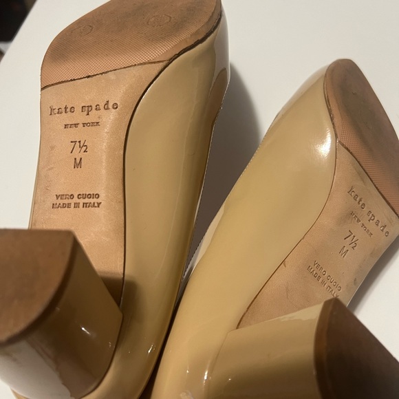 KATE SPADE BEIGE TAN PATENT LEATHER PUMPS HEEL 2” SIZE 7 1/2 M ITALY - Picture 3 of 7